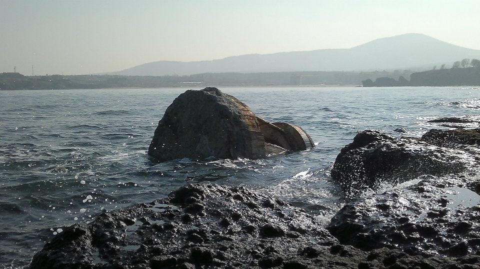 Вътрешният фар в Царево след бурята