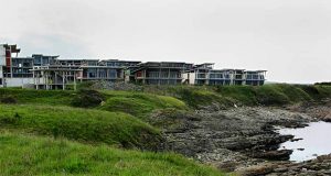 През април започва събарянето на "Златна перла" в село Варвара