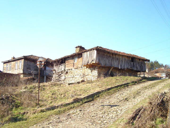 село Костѝ