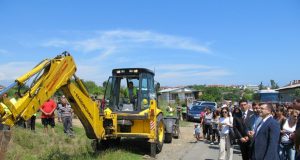 Министър Дянков направи първа копка на пътя Ахтопол - Резово