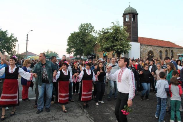 Нестинарски игри в село Българи 2013