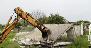 Започна премахването на незаконни постройки в Царево