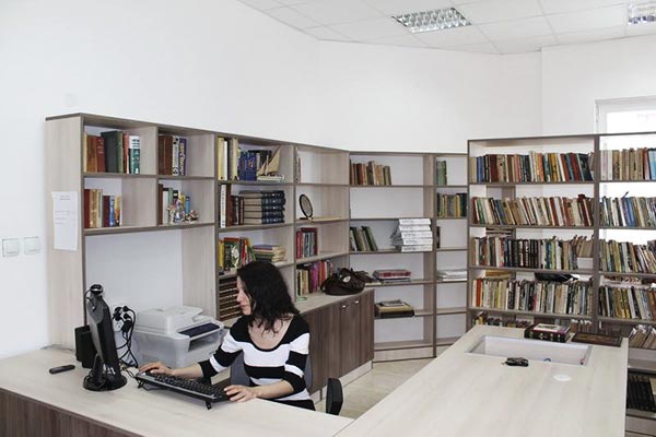 Обновиха библиотеката в Ахтопол за 24 май