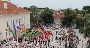 Над 400 участници на II-я фолклорен фестивал "Хоро край морето" в Царево