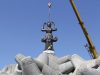 Новият фар-скулптура беше монтиран на вълнолома в Царево
