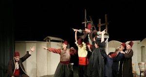 Ямболският драматичен театър представя на сцената на читалището в Царево, „Чичовци“ по Иван Вазов.
