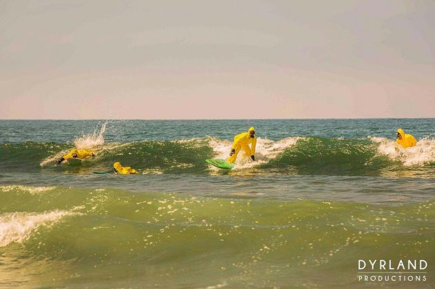 HAZMAT Surfing - фотограф ни показва как може би ще караме сърф след 20 години