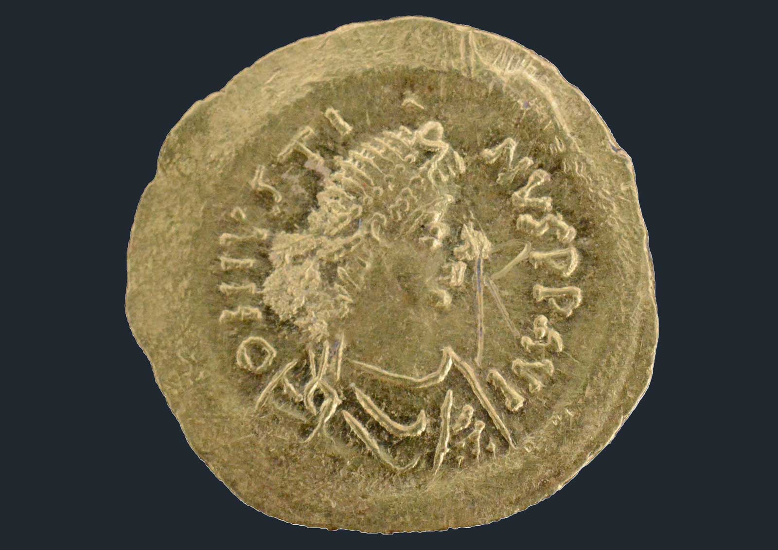 Златна монета на император Юстин І открита при разкопките в Ахтопол