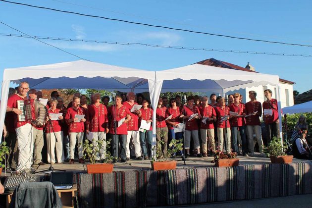 Нестинарският празник в Българи събра стотици посетители