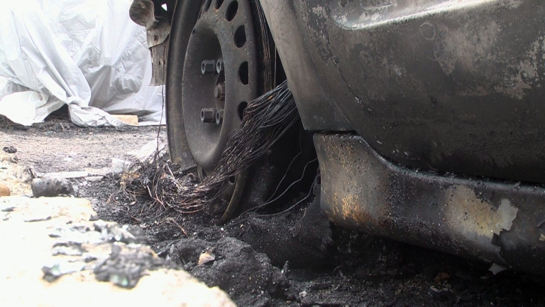 Два автомобила горяха в квартал Василико в Царево