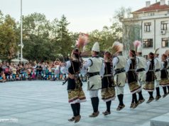 Спектакъл на ансамбъл Българе в Царево откри симпозиума по пчеларство