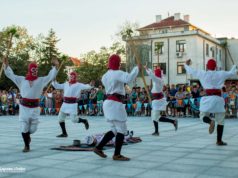 Спектакъл на ансамбъл Българе в Царево откри симпозиума по пчеларство