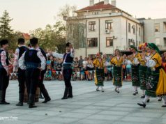 Спектакъл на ансамбъл Българе в Царево откри симпозиума по пчеларство