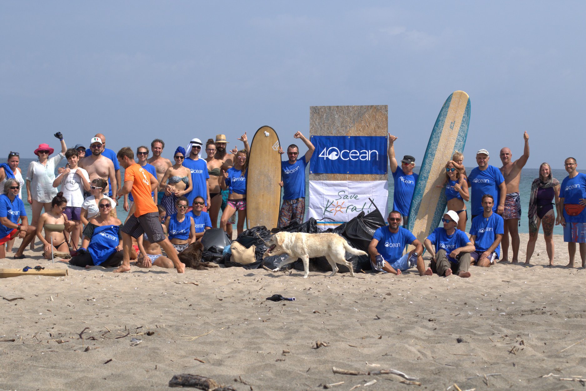 Доброволци почистиха плаж Корал като част от световна еко инициатива